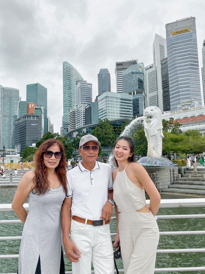 Vietnamese Flight Attendant Visits 82 Countries in 29 Years