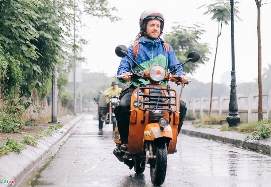 Foreigners in HCMC Look Into Mortorbike Renting in Unavailable Mototaxis Situations
