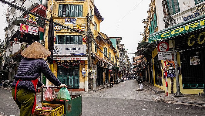 Ta Hien Street, a usually crowded location with many beer shops in Hanoi, is left deserted, December 2021. Photo: VnExpress