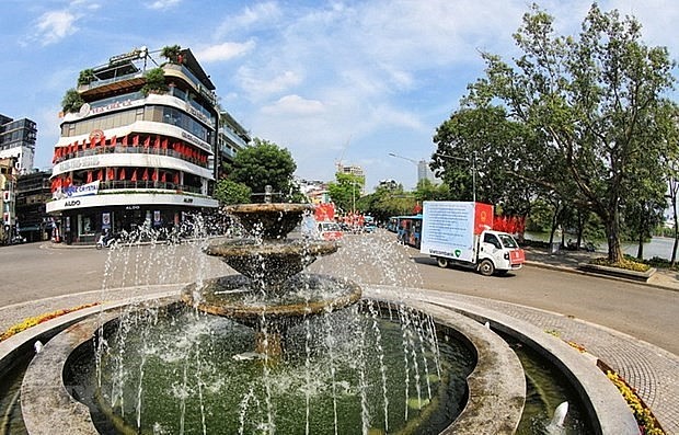 The fountain at Dong Kinh Nghia Thuc Square in downtown Hanoi. Photo: VNA