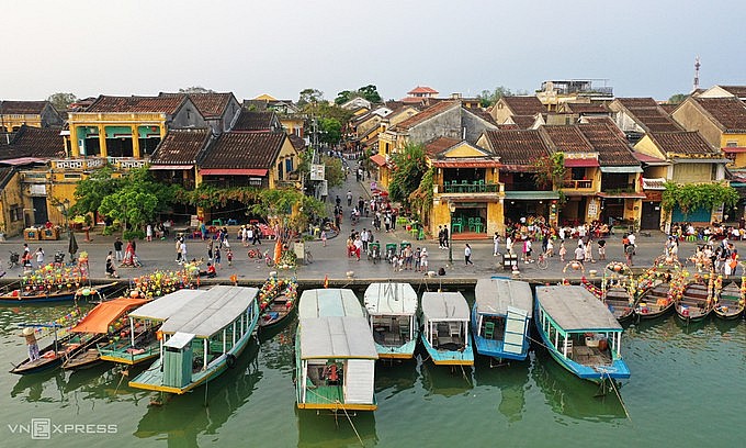 Tourists in Hoi An ancient town in Quang Nam Province in early April 2021, before the fourth wave of Covid hit. Photo: VnExpress
