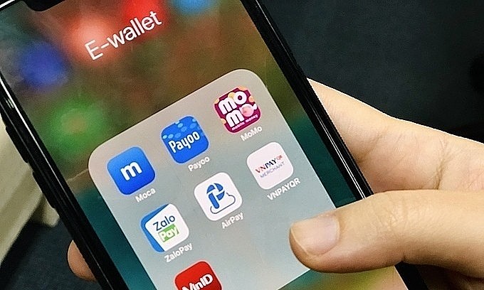 E-wallet apps are seen on a smartphone. Photo: VnExpress