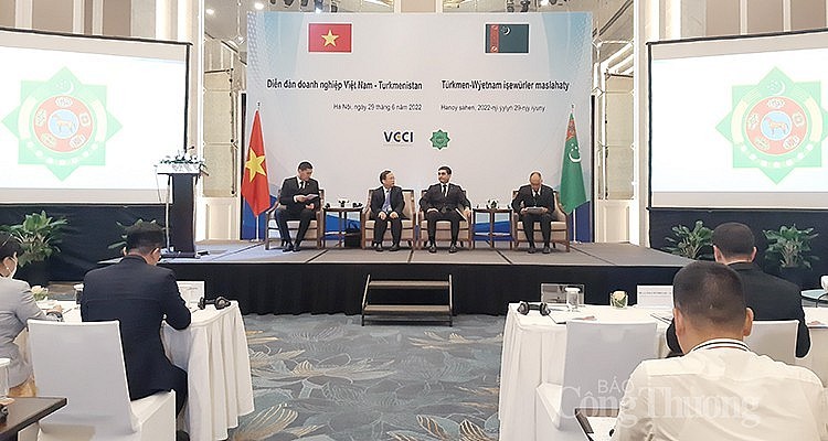 Turkmen Deputy Foreign Minister Attends Business Forum in Vietnan