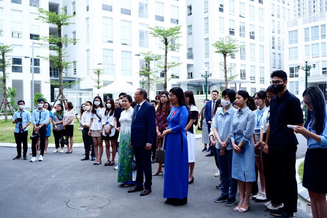 Ceramic Mosaic Mural Marks Vietnam-Kazakhstan's 30-Year Ties