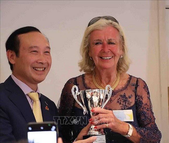 Belgian, Vietnamese Golfers Raise Funds for AO/Dioxin Victims