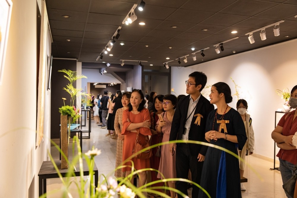 ikebana exhibition to spread the beauty of japanese flower arrangement