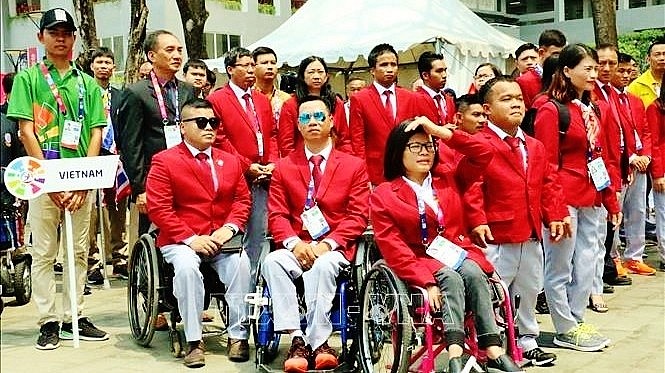 Vietnamese athletes attend the flag hoisting ceremony of the 9th ASEAN Para Games in Malaysia in 2017. Photo: VN