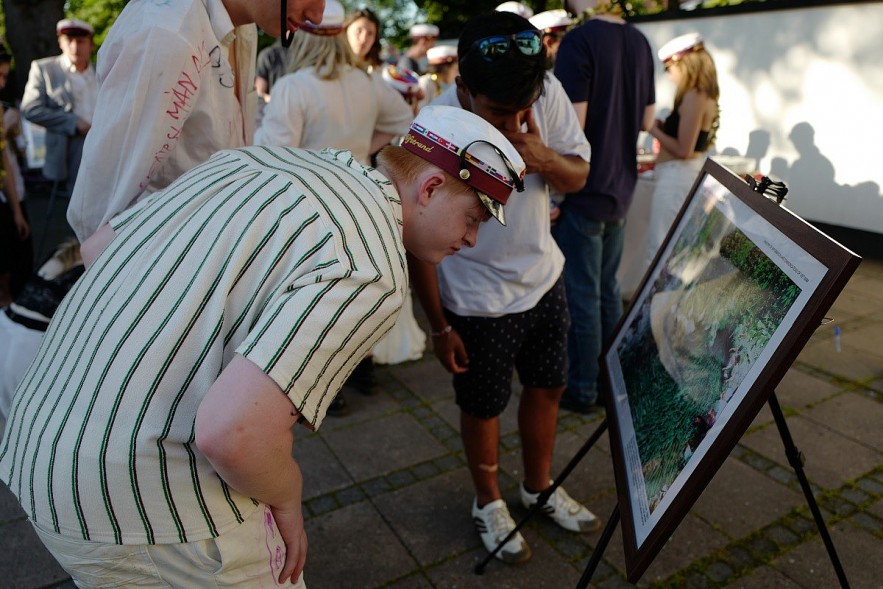 Danish students at the photo exhibition space at the campus of the Vietnamese Embassy in Denmark. Photo: Thoi Dai