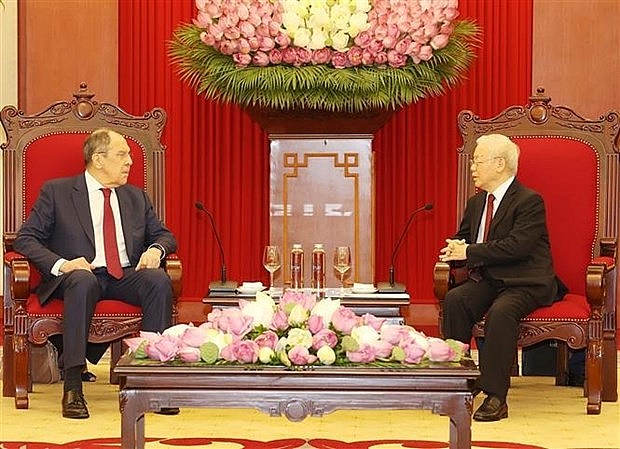 Party General Secretary Nguyen Phu Trong (R) receives Russian FM Sergey Lavrov. (Photo: VNA)