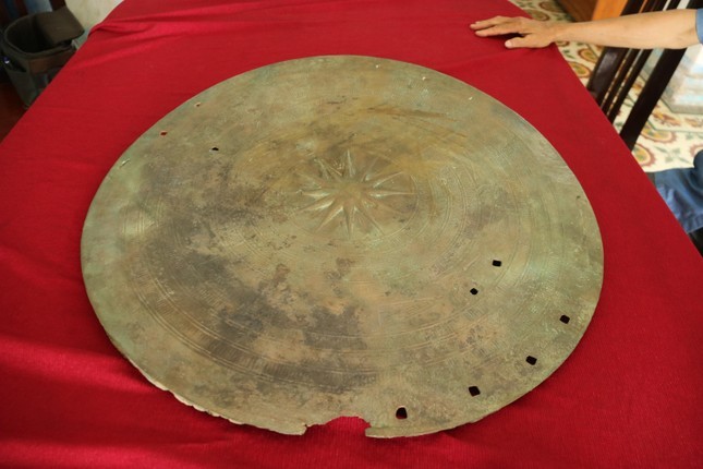 According to the Dong Thap Museum, the artifact is dated between the third and the first century BC (about 2,000 - 2,300 years ago).