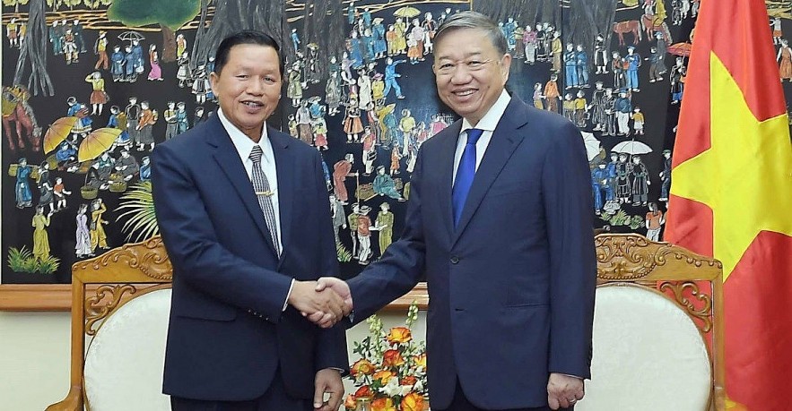 Vietnamese and Laotian Ministers of Public Security Meets to Boost Cooperation