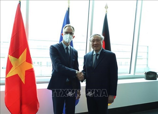 Chief Justice of Supreme People's Court Visits Germany, France