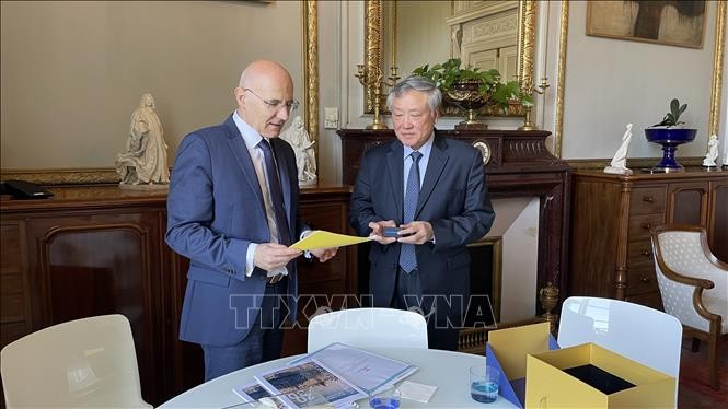 Chief Justice of Supreme People's Court Visits Germany, France