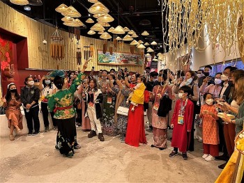 Overseas Vietnamese - Envoys to Spread the Beauty of Vietnamese Culture