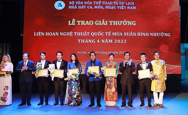 Vietnam National Music Song and Dance Theatre Won "Pyongyang Spring April" Festival