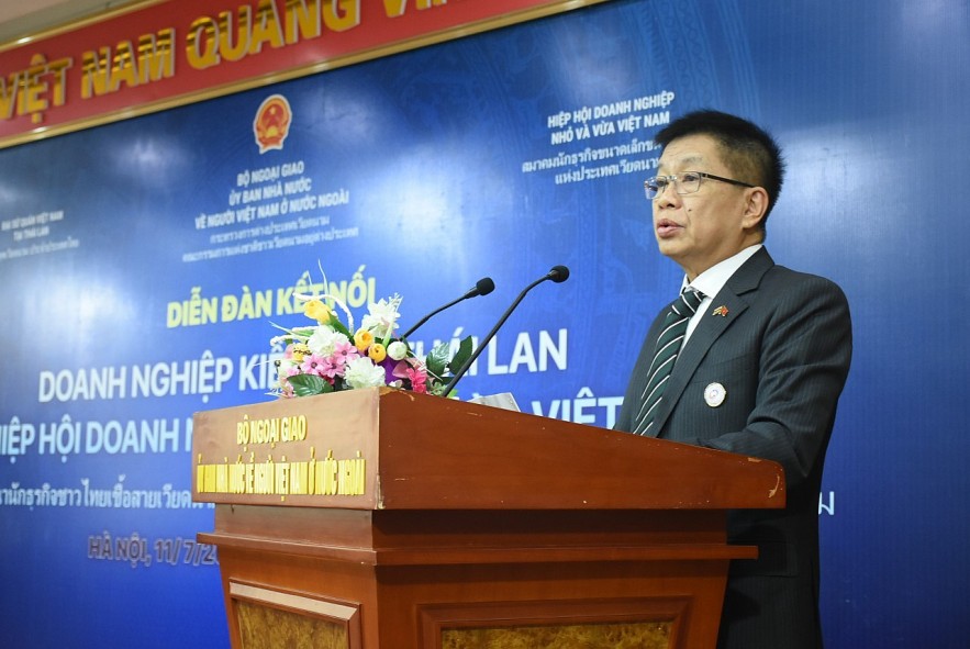 Ho Van Lam, Chairman of Thai - Vietnamese Entrepreneurs Association spoke at the forum.