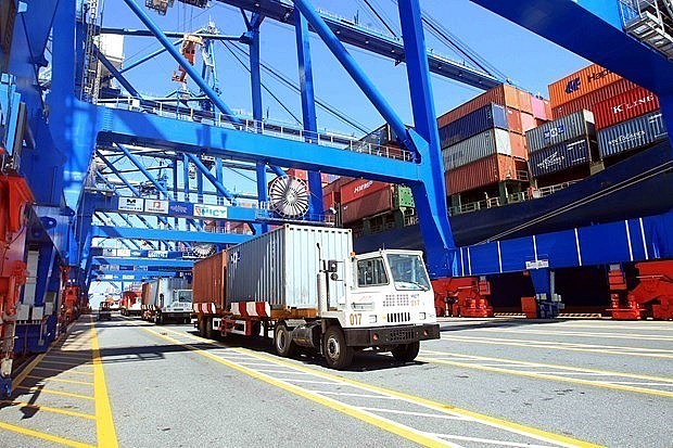 Containers are loaded at Hai Phong Port. Photo: VNA