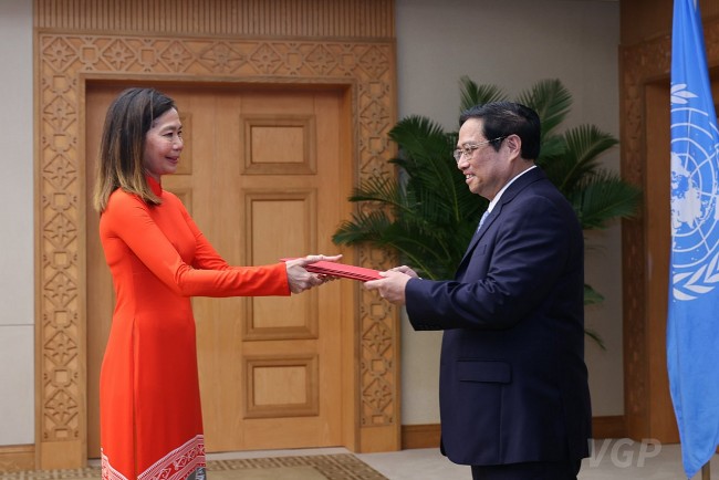 New UN Resident Coordinator in Vietnam Presents Credentials to PM