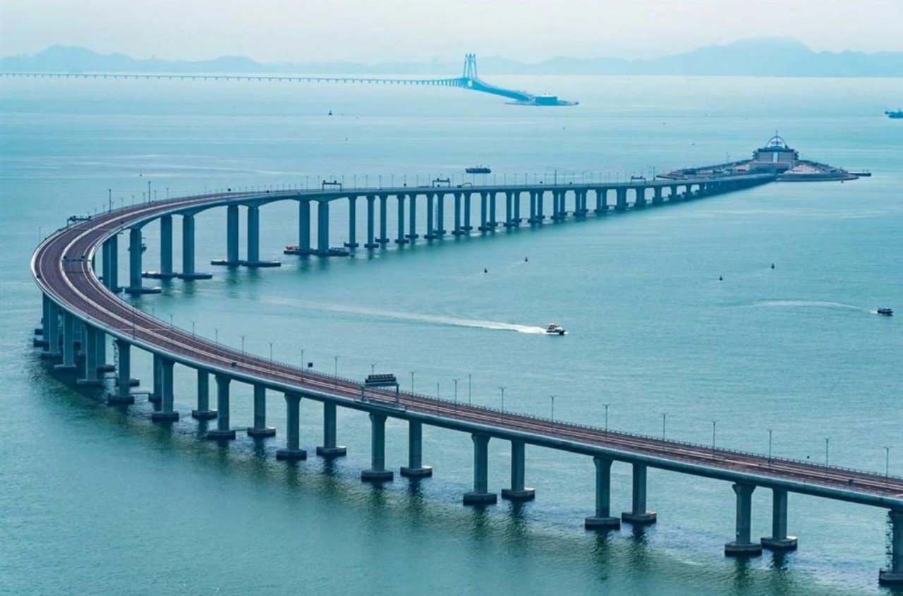 Amazing Record-Breaking Bridges over the World