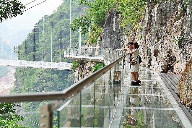 Amazing Record-Breaking Bridges over the World