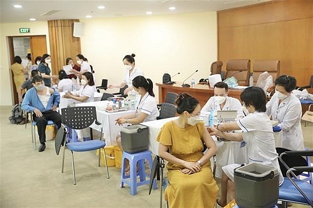 People are injected with COVID-19 vaccine in Hanoi on July 15. Photo: VNA