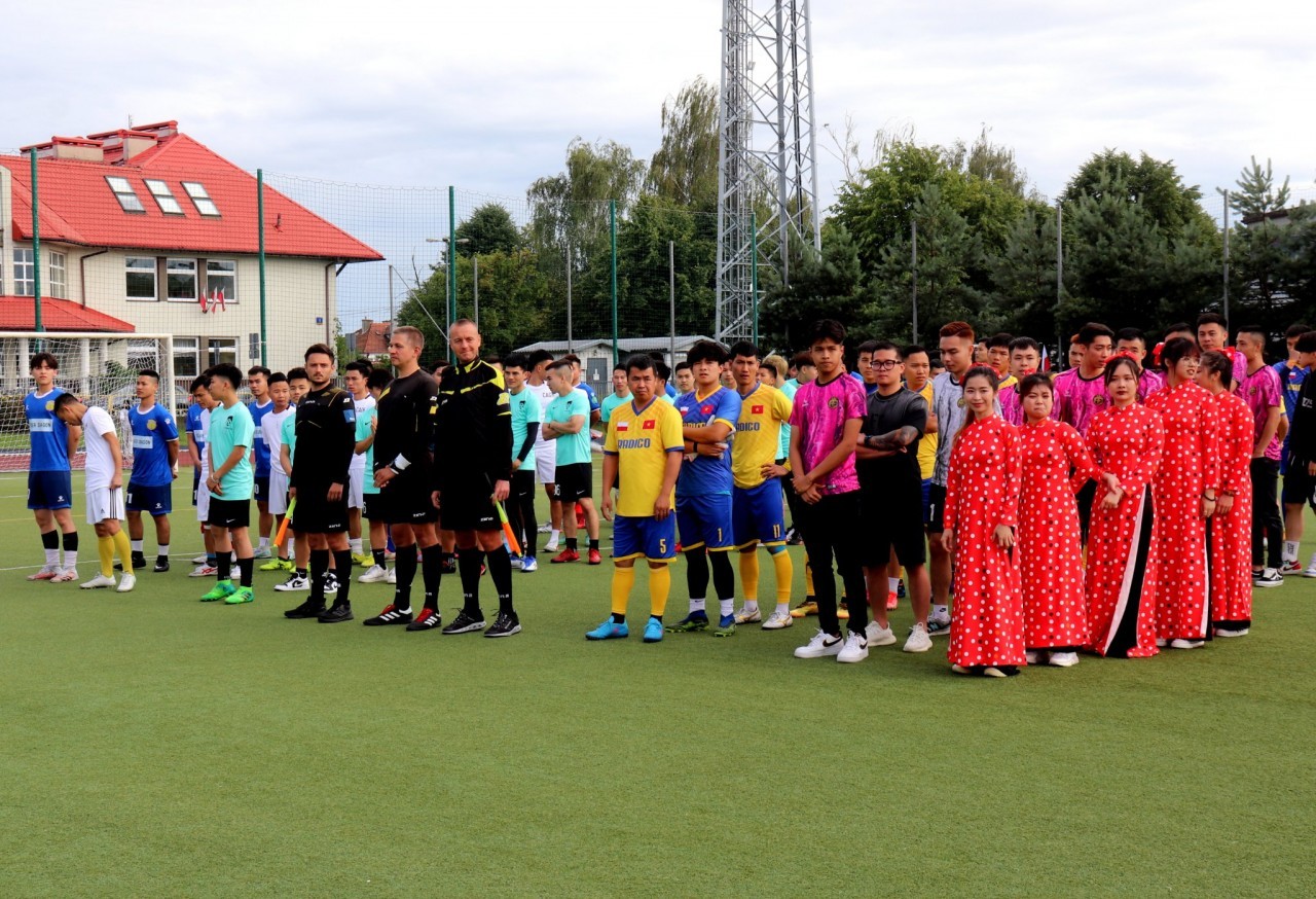Vietnamese People in Poland to Open the 2022 Summer Football Tournament