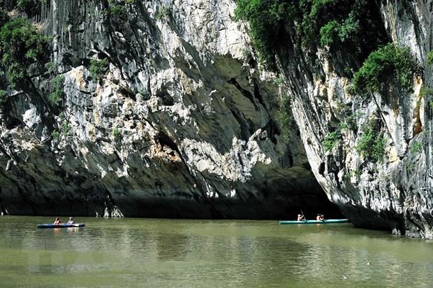 Top 10 Must-try Tourist Activities in Ha Long Bay