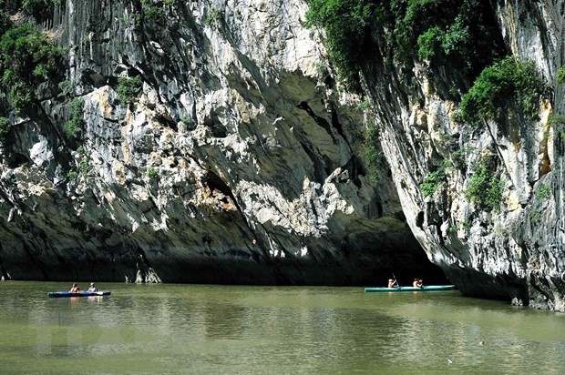 top 10 must try tourist activities in ha long bay