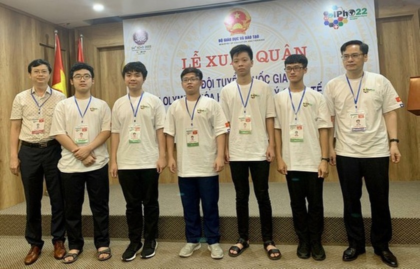 Members of Vietnamese national team at International Physics Olympiad 2022