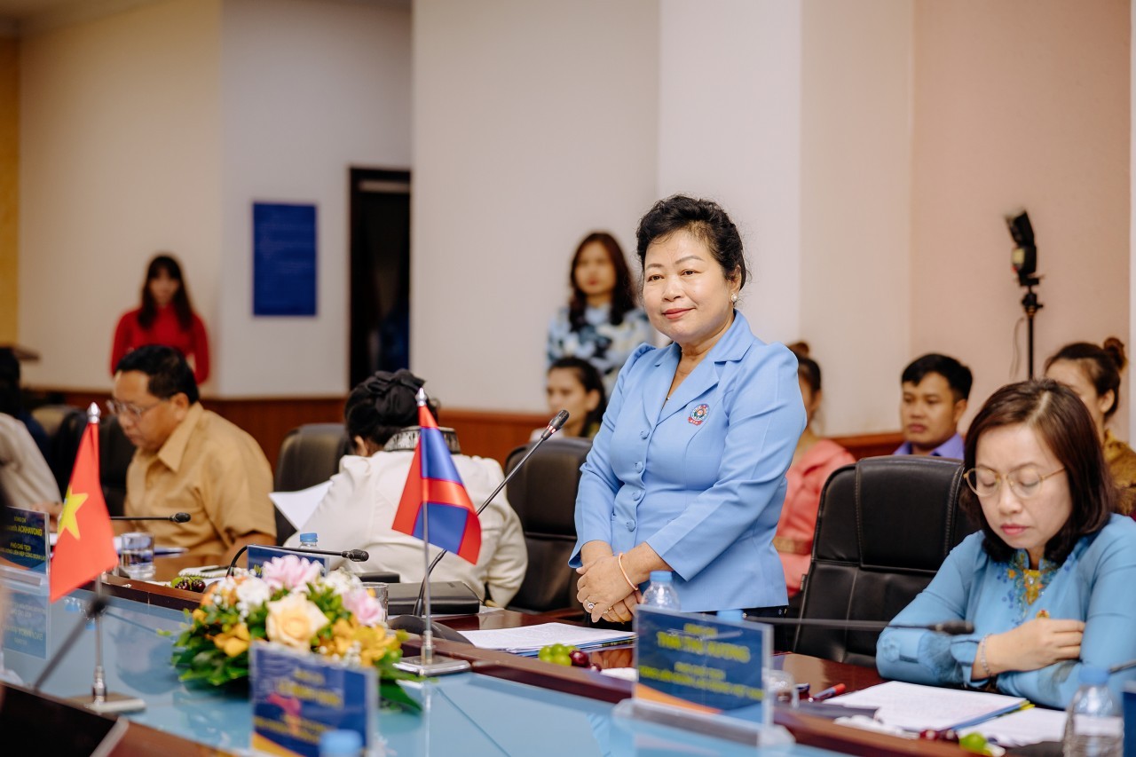 Ms. A Ly Vong Nor Bun Tham - Member of the Central Committee of the Lao People's Revolutionary Party, Chairman of the Central Committee of the Union of Trade Unions of Laos delivered a speech.