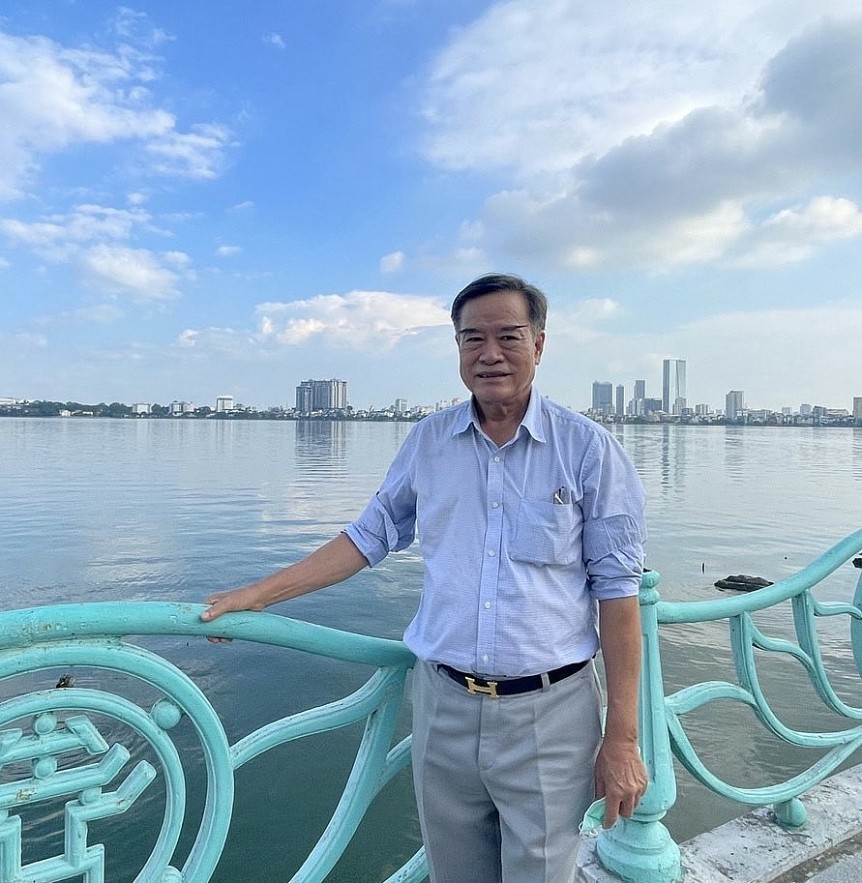 The Praises of a Vietnamese Businessman in Thailand for his motherland