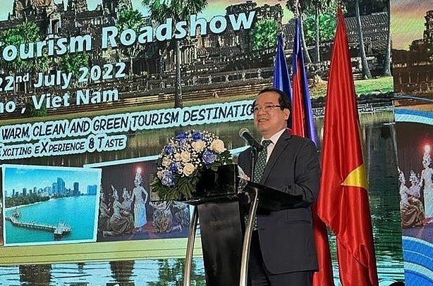 Ha Van Sieu, deputy general director of the Vietnam Administration of Tourism, speaks at the event. Photo: VNA