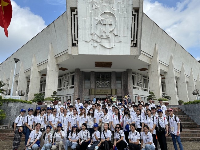 Vietnam Summer Camp 2022 Honors Young Overseas Vietnamese