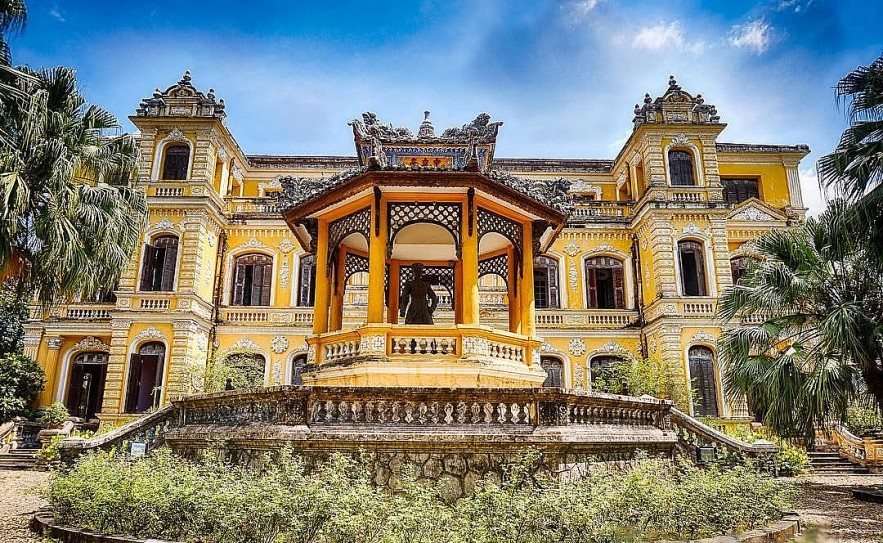 Majestic Beauty of a 100-year-old Palace in Vietnam