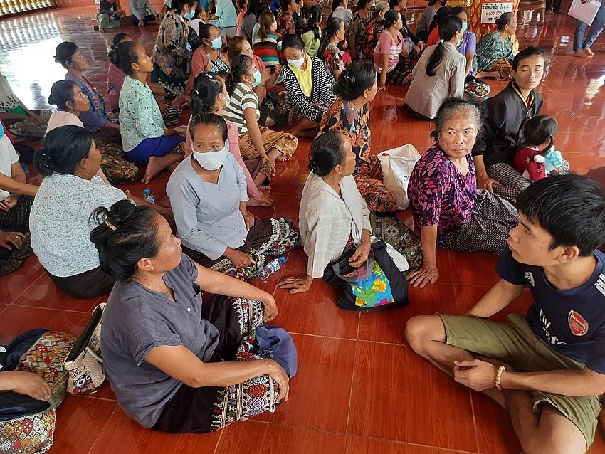Vietnamese Doctors Treat Laotians