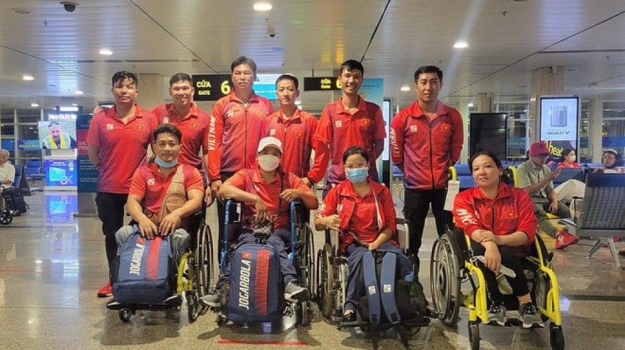Vietnamese disabled athletes leave for Indonesia on July 26 to compete at the 11th ASEAN Para Games. Photo: VOV