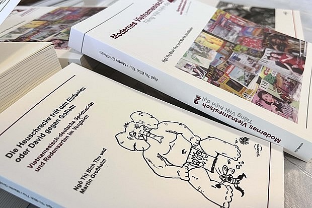Vietnamese Teacher Introduces Three German-Vietnamese Bilingual Books