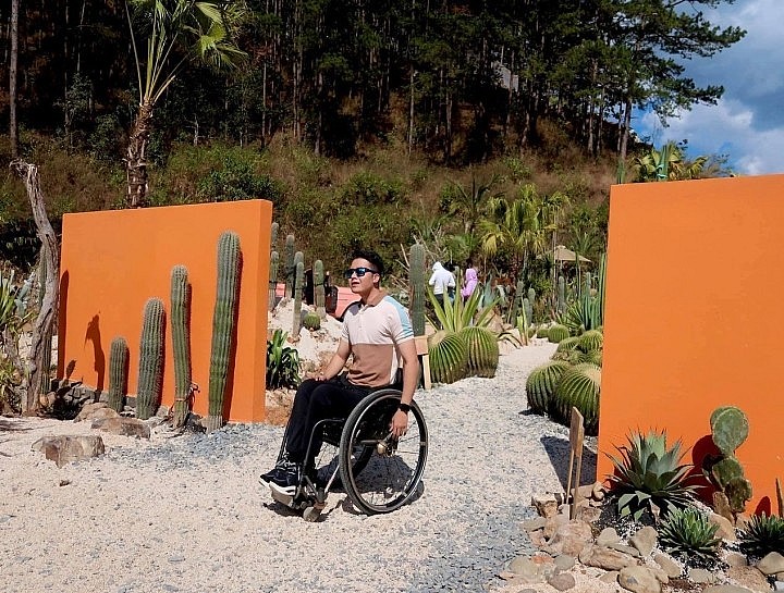 Strong-spirited Man Journeys Across Vietnam in a Wheelchair