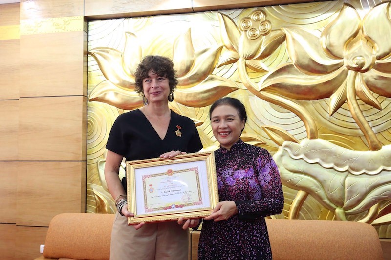 Dutch Ambassador in Vietnam Awarded The Medal for Peace and Friendship among Nations