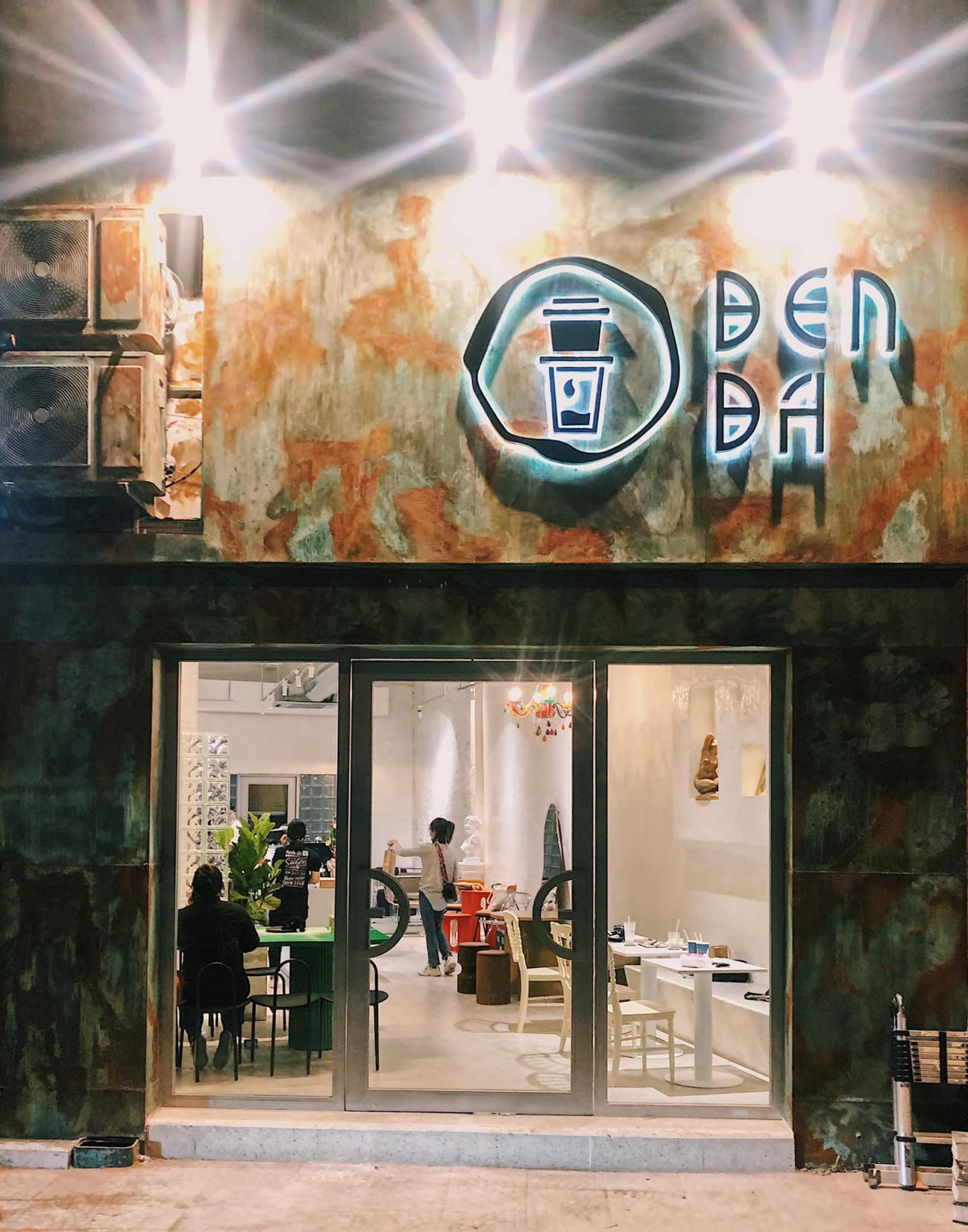 Get Lost In Den Da Coffee – The Oldest Cafe In The Heart Of Ho Chi Minh City