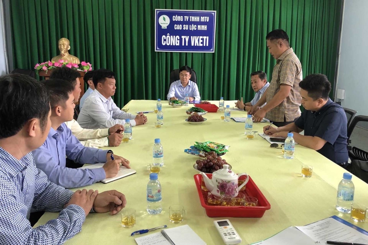 Deputy Foreign Minister Visits Vietnamese Community in Cambodia