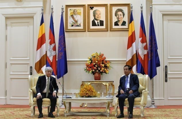 Cambodian Prime Minister Samdech Techo Hun Sen meets President of the VFF Central Committee Do Van Chien on July 29. Photo: VNA