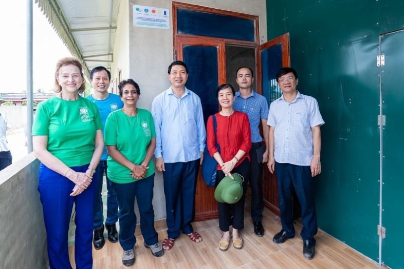 Kanni Wignaraja and the delegation visit households received support to build flood-resistant house. Source: UNDP Vietnam