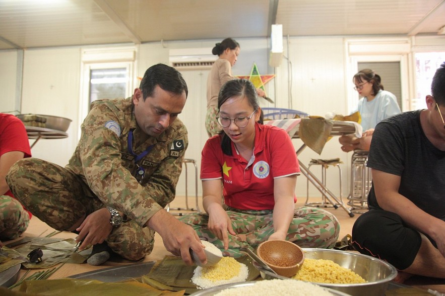 Vietnamese Culture Follows "Blue Beret" Soldier to African Friends