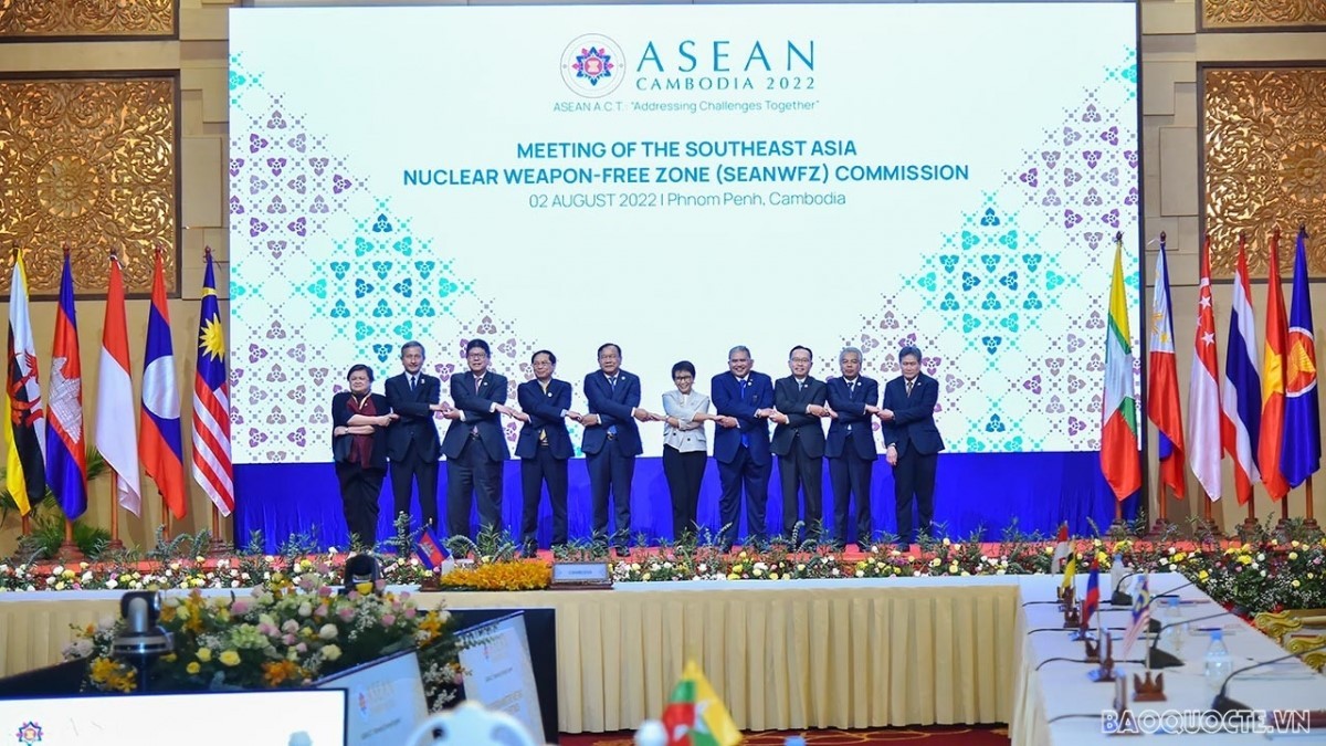 vietnamese and asean ministers commit to sea nuclear weapon free zone
