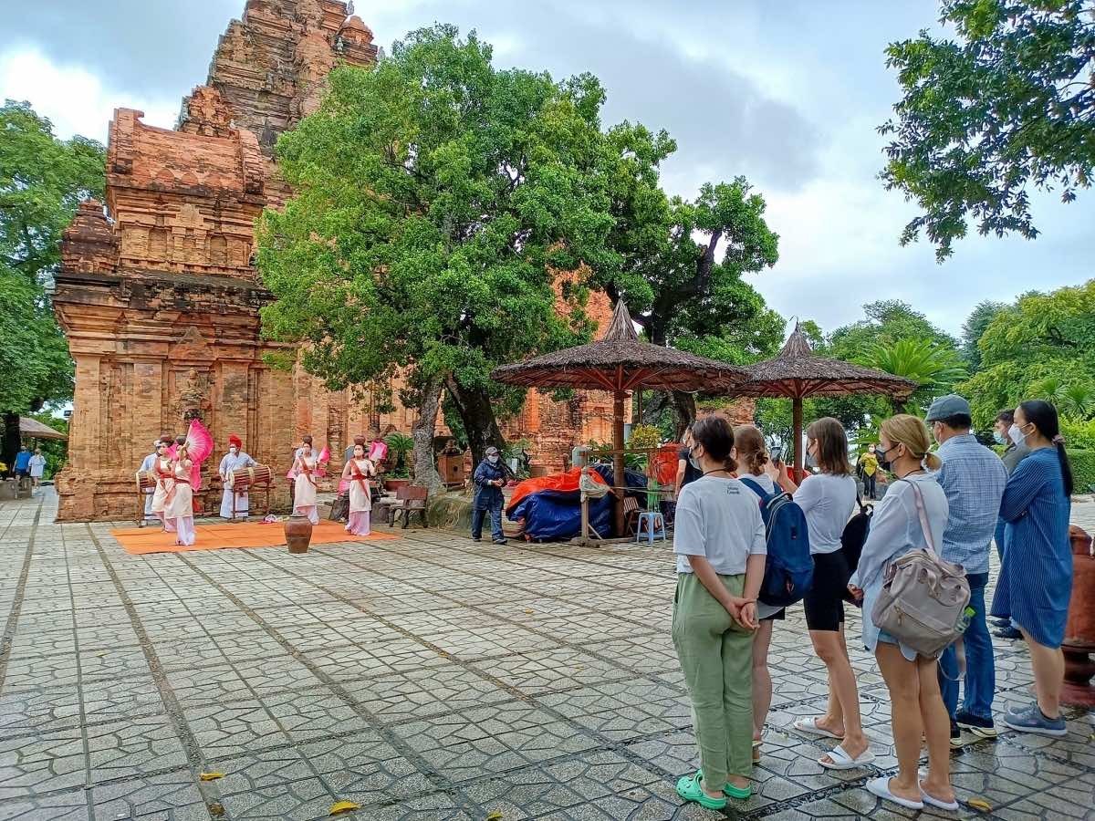 vietnam news today aug 4 tourism industry intensifies efforts to attract foreign visitors