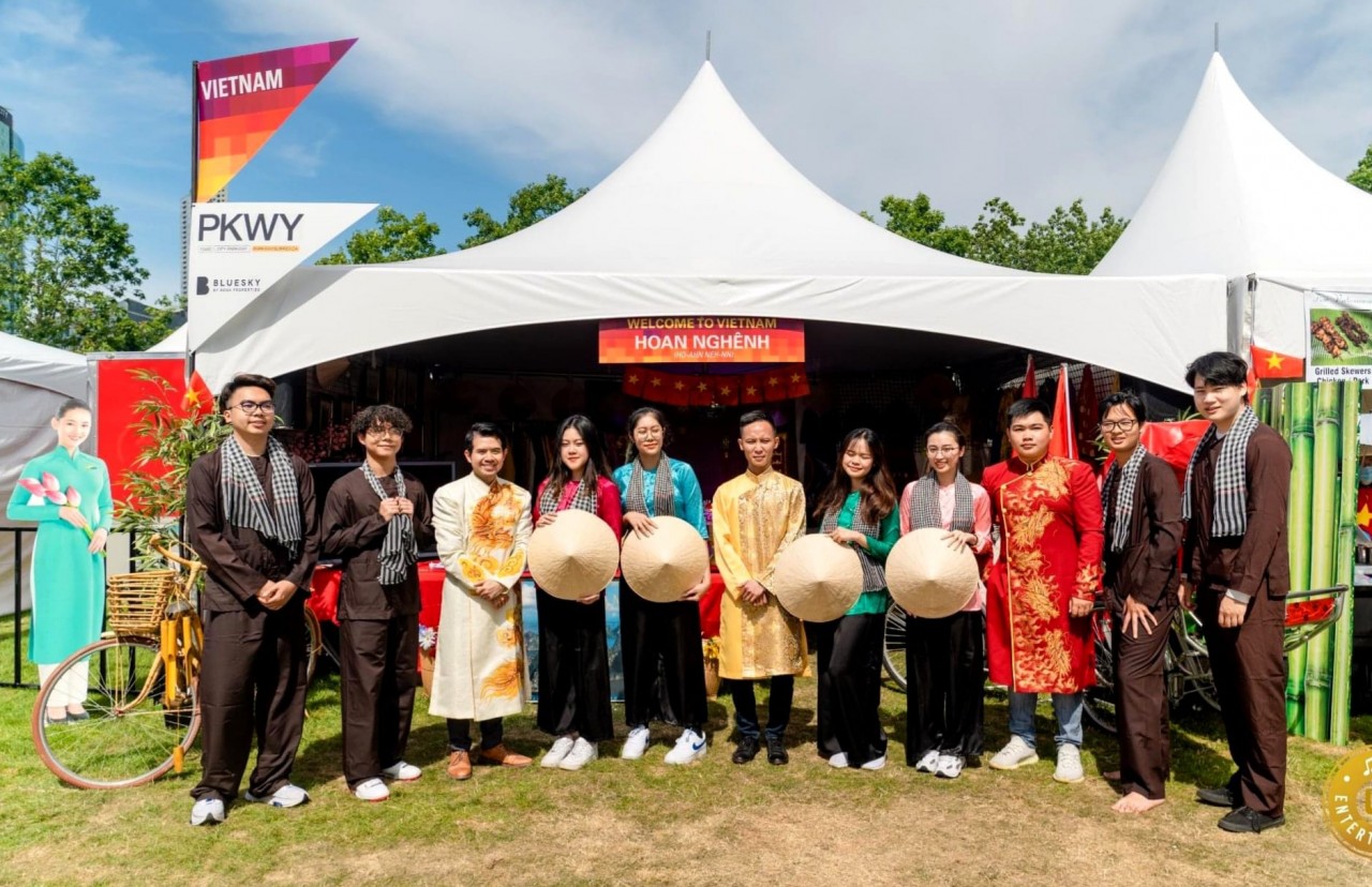 Vietnam Participates in The Largest Multicultural Festival in British Columbia