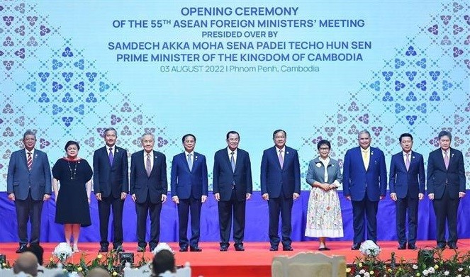 AMM-55: Vietnamese Leader Starts Busy Bilateral Meeting Schedule