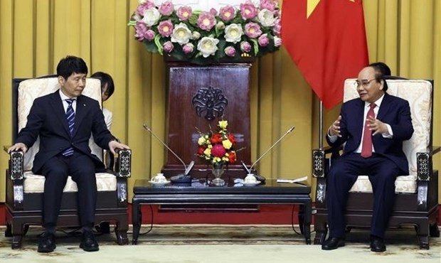 President Nguyen Xuan Phuc (R) and Governor of Gunma prefecture of Japan Yamamoto Ichita (Photo: VNA)