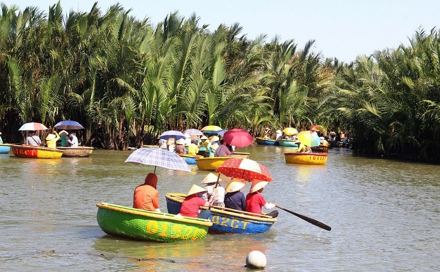 bay mau coconut forest in hoi an a fun destination for vietnamese and foreigners